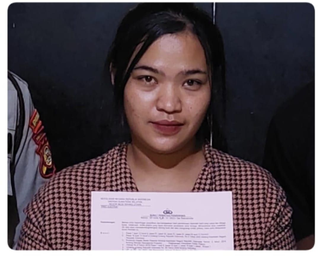 Della Natasya (25), warga RT 09, Kelurahan Pauh, Kecamatan Pauh, Kabupaten Sarolangun, yang ditangkap sedang nyabu.