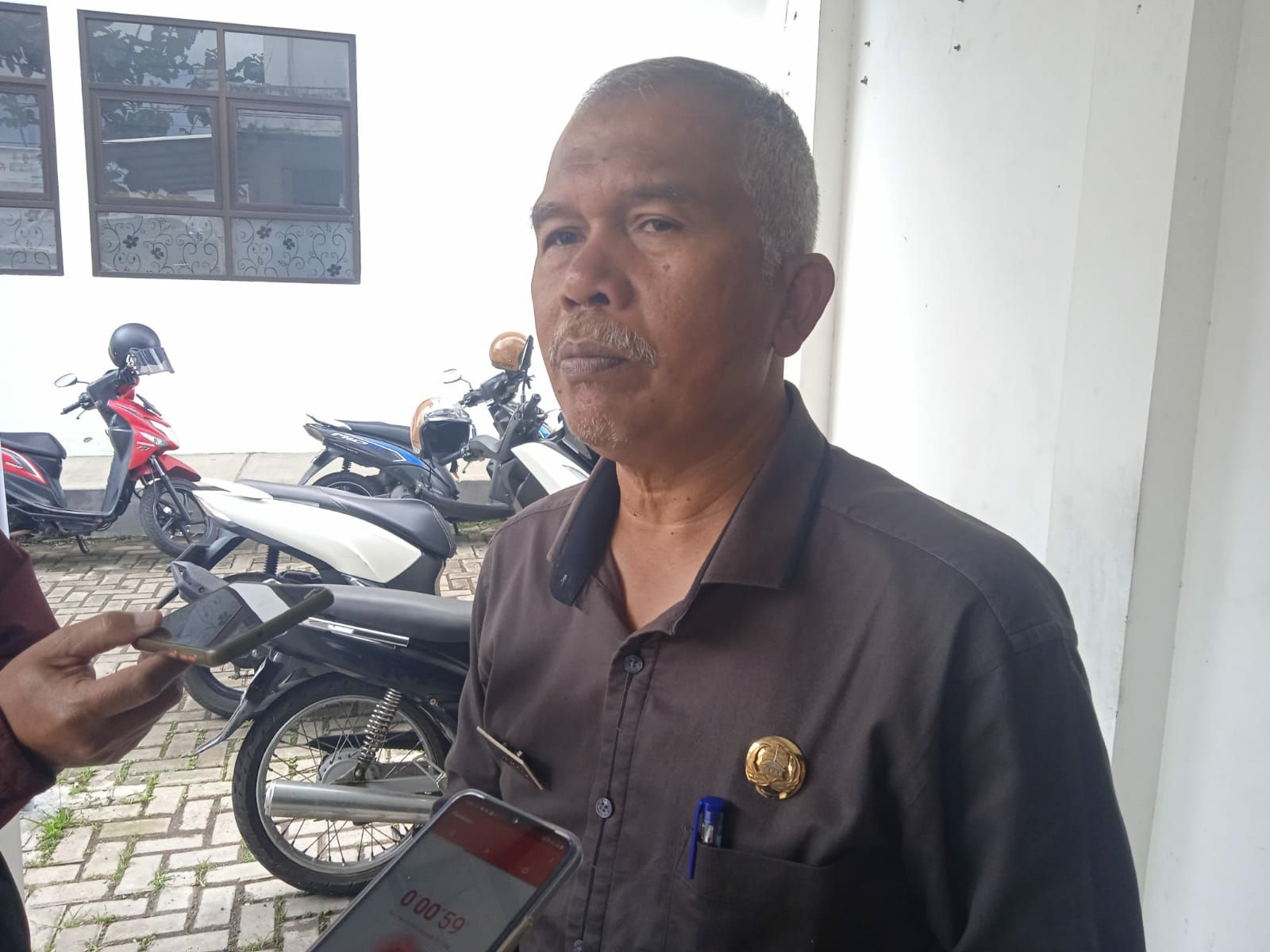 Kepala Dinas Sosial (Dinsos) Kabupaten Garut, Aji Sukarmaji menyebutkan Garut akan menerima bantuan beras dalam program Bantuan Pangan Nasional.