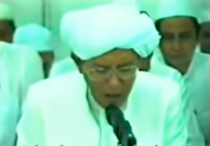 Viral Sahur Baca Surat Al Kautsar 7x Bakal Hilangkan Rasa Haus, Simak Amalan yang Dilakukan Abah Guru Sekumpul
