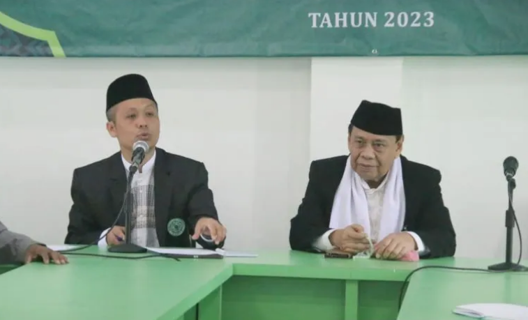 Ketua Umum MUI Kabupaten Bogor K.H. Ahmad Mukri Aji (kanan) dan Ketua Bidang Pendidikan dan Pengkaderan MUI Kabupaten Bogor Aep Saepudin Muhtar alias Gus Udin.
