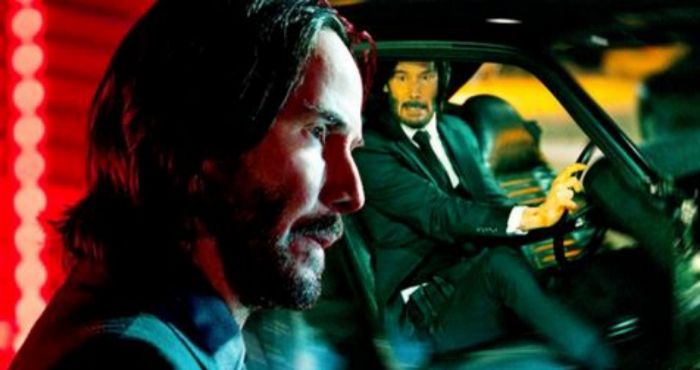 Keanu Reeves Dilatih 1 Bulan Melakukan Aksi Mobil Arc de Triomphe di Film John Wick 4