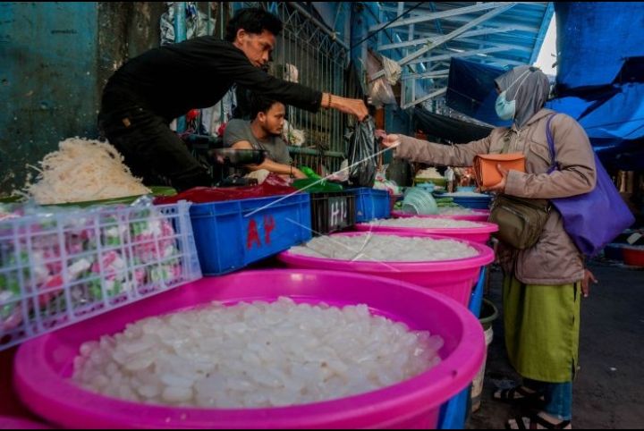 Permintaan kolang Kaling meningkat di Pasar Rangkasbitung sejak awal puasa Ramadan.
