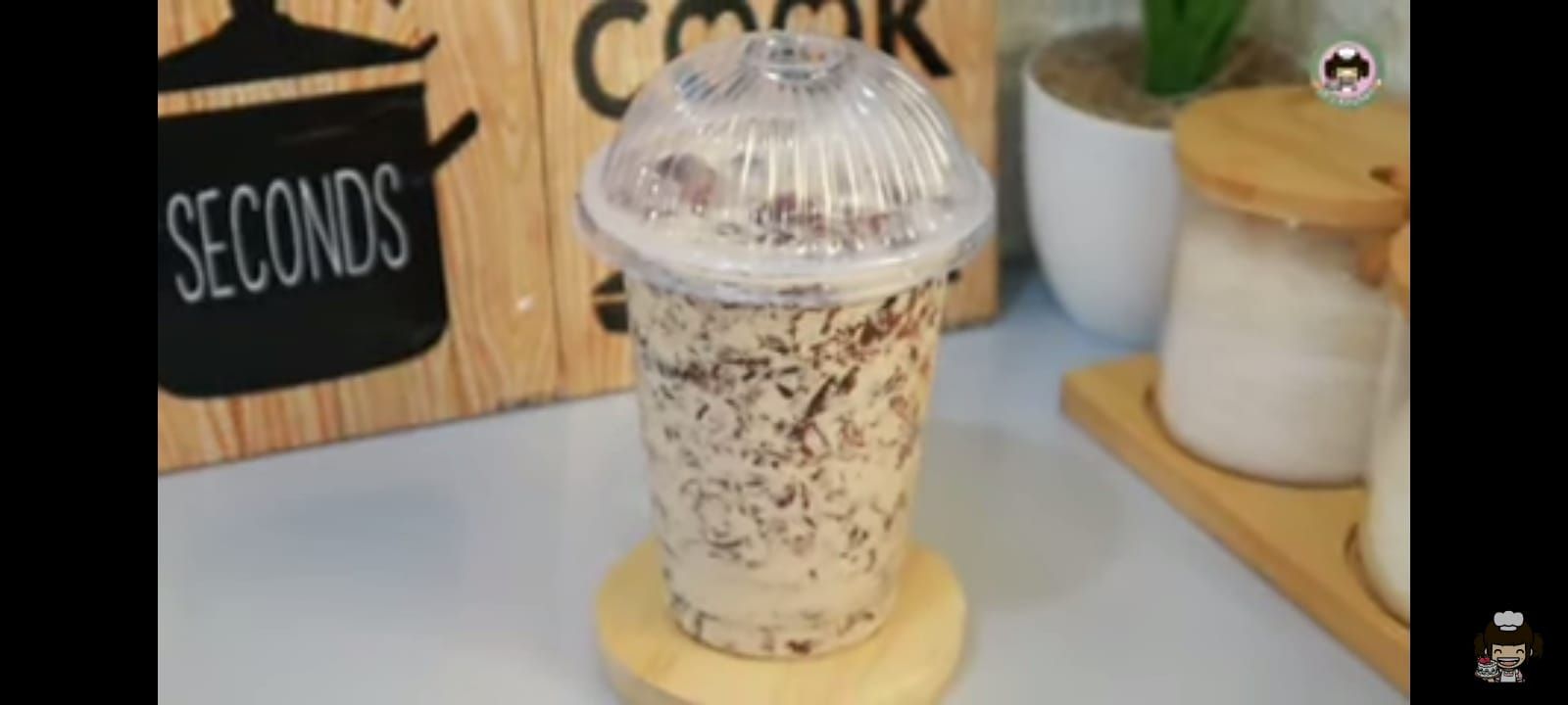 Es Lumut Coklat Cappucino yang segar dan gurih, salah satu resep menu takjil untuk buka puasa.