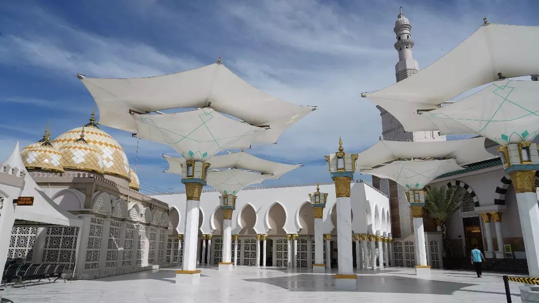 Masjid Ar-Eahman yang mirip Masjid Nabawi cocok untuk wisata religi