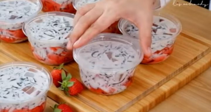Foto Es Jelly Susu Strawberry