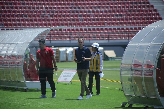 ongan FIFA, PSSI, INAFOC, dan perwakilan Bali United melakukan inspeksi stadion venue turnamen.