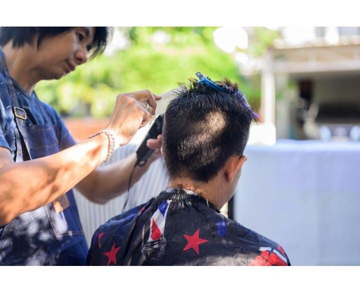 Ilustrasi mimpi potong rambut pendek/Freepik