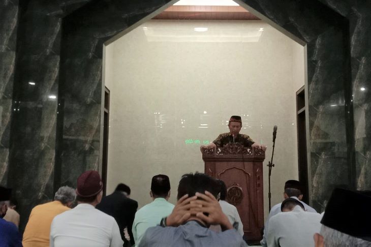 Suasana Kultum Subuh Masjid Jami Al Fath RW 04 Kelurahan Mekarmulya Kecamatan Panyileukan Kota Bandung, Selasa 28 Maret 2023.
