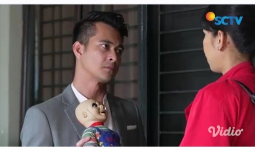 Niko marah karena Ayumi tak merasa bersalah telah memberi kado boneka creepy untuk Mimi