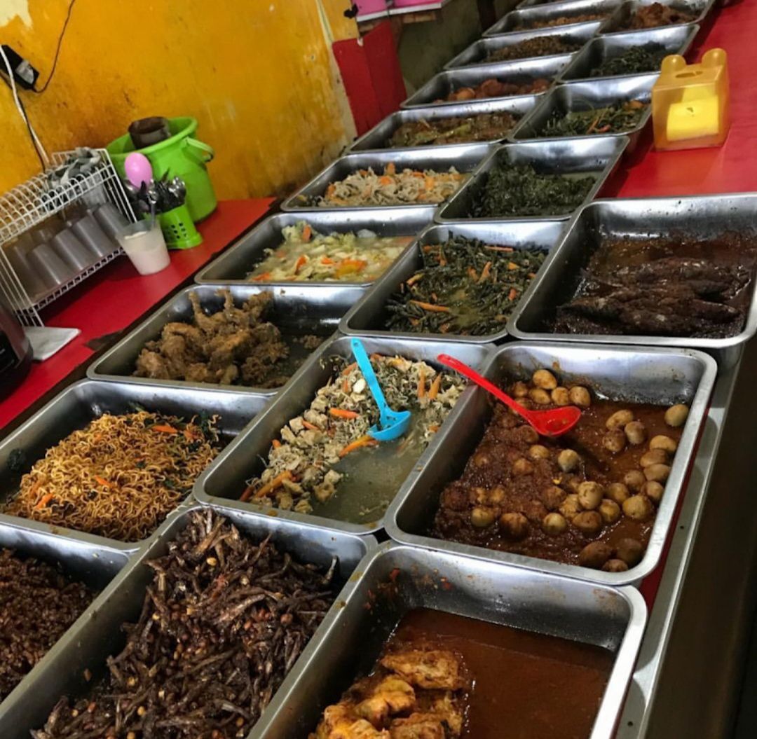  Ilustrasi foto Warteg enak di Kota Malang, beberapa Warteg do Kota Apel ini buka nonstop 24 jam dengan pelayan bekerja shift .