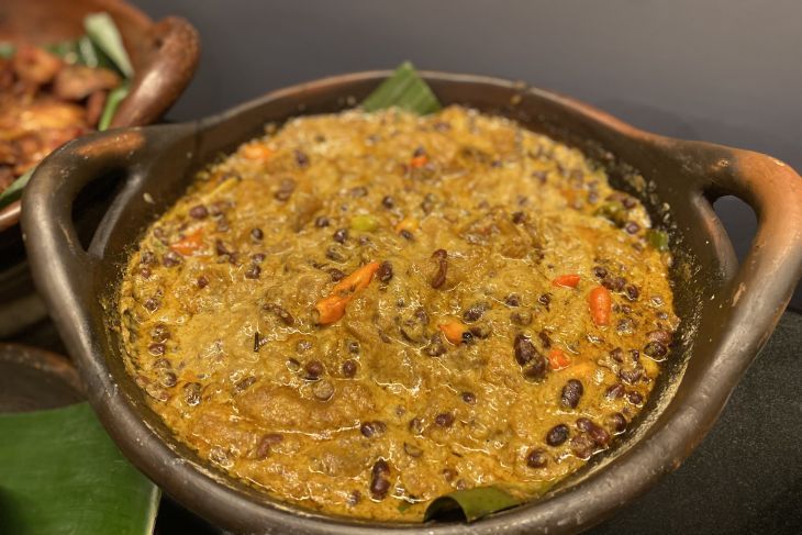 Serupa dengan masakan Gudeg, Krecek tolo pun menjadi menu pelengkap Nasi Sultan./antara