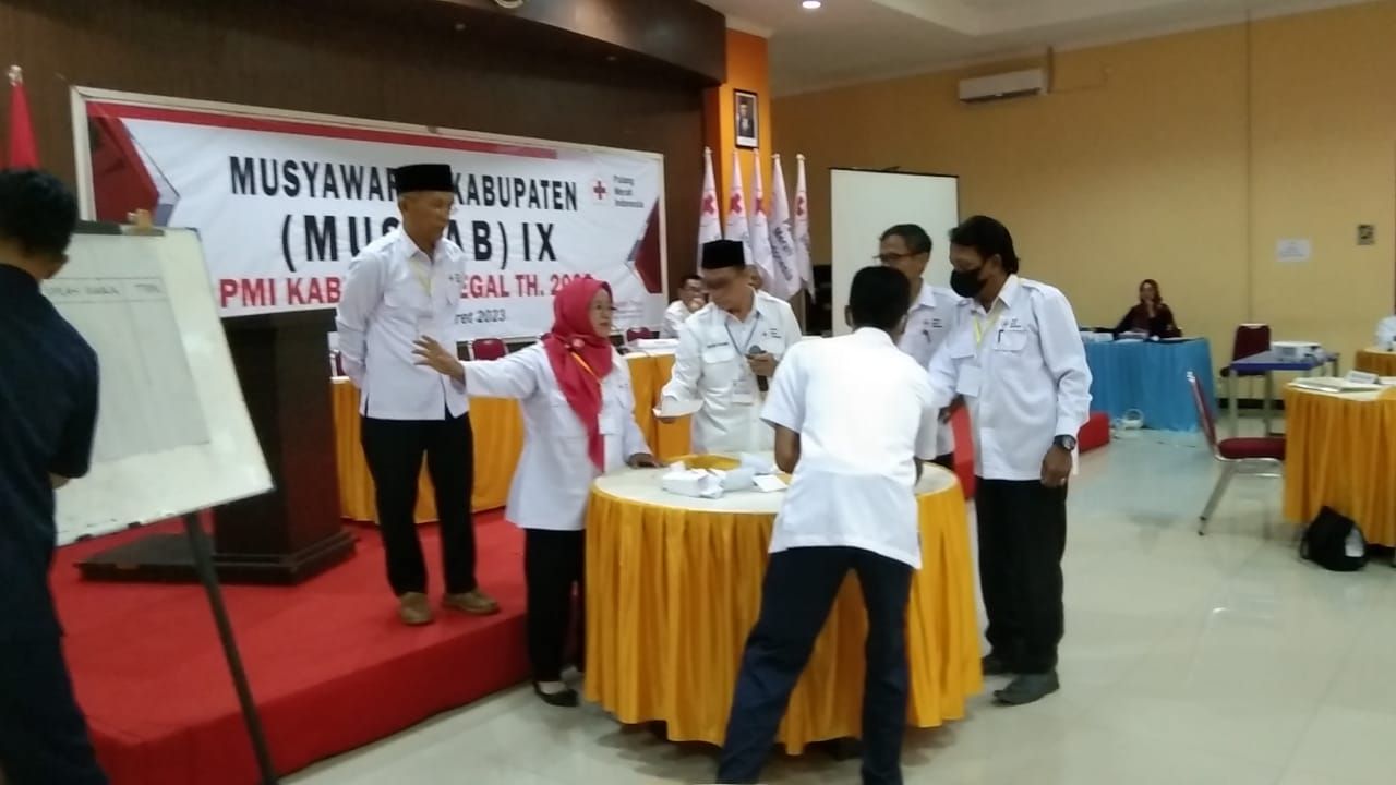 Musyawarah Kabupaten (Muskab) ke sembilan PMI Kabupaten Tegal baru saja digelar Senin 27 Maret 2023, Iman Sisworo terpilih sebagai ketua untuk ketiga kalinya