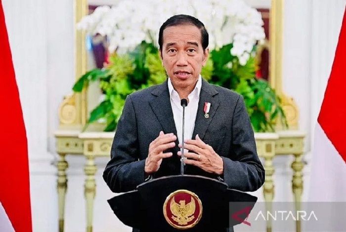 Presiden RI Joko Widodo menyampaikan pernyataan terkait kepesertaan Israel dalam Piala Dunia U-20 di Istana Merdeka, Jakarta, Selasa 28 Maret 2023 malam. 