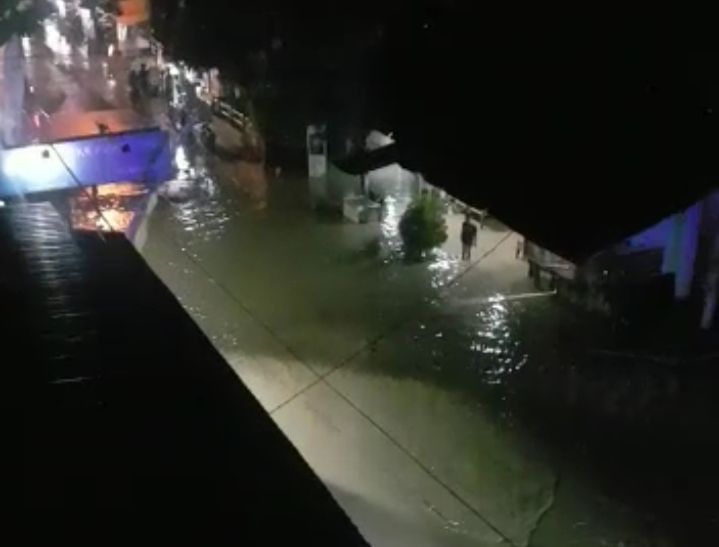 Kondisi Pasar Kedungjati yang turut terendam banjir pasca hujan deras, Selasa 28 Maret 2023.