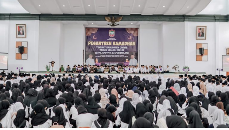  Ribuan siswa/i di Ciamis Jawa Barat menghadiri kegiatan Pesantren Ramadhan 1444 H / 2023 M, di Gedung Irfan Hielmi Islamic Centre Rabu, 29 MAret 2023