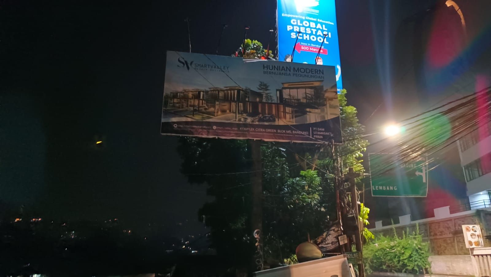 Reklame ilegal di Jalan Dago ditertibkan Satpol PP
