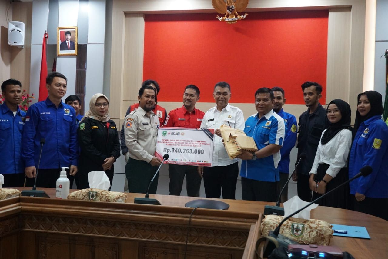 Tim Gabungan Posko Bersama Serahkan Donasi Yang Terkumpul Ke Pemkab Natuna -f/istimewa