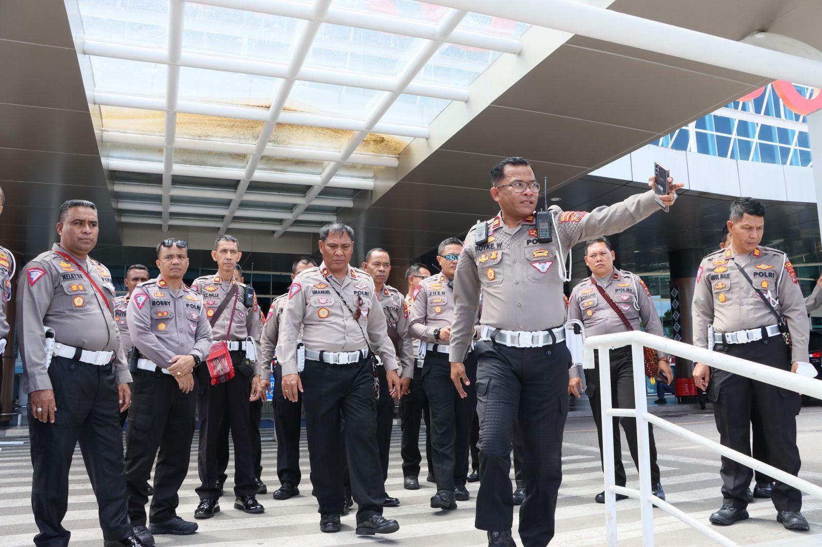 Jajaran Direktorat Lalu Lintas Polda NTT melakukan survei lalulintas kendaraan jelang KTT ASEAN Summit mei mendatang.