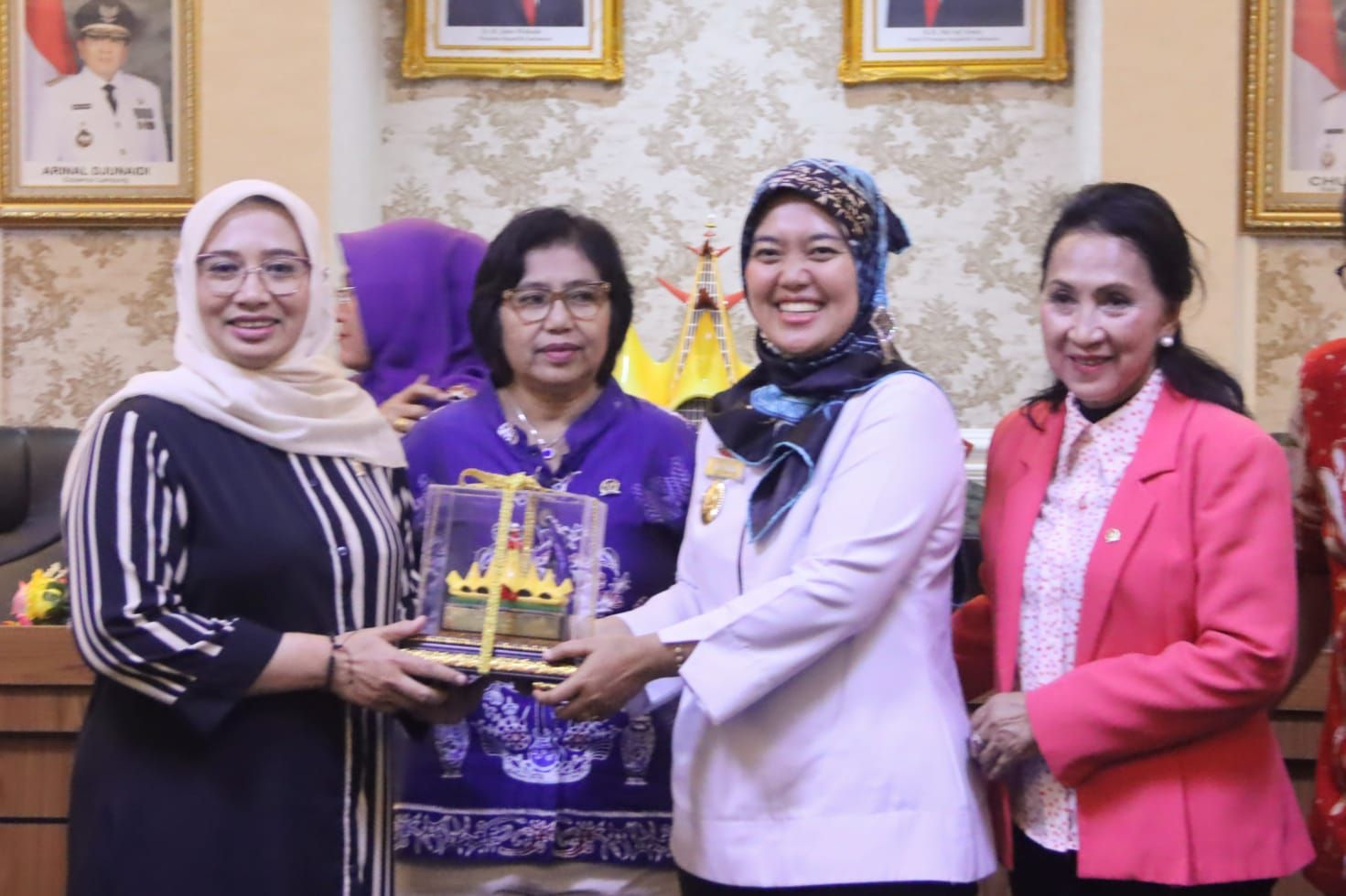 Wakil Gubernur Lampung Chusnunia Chalim menyambut kunjungan kerja spesifik Komisi IX DPR di Ruang Rapat Utama Komplek Kantor Gubernur Lampung, Rabu, 29 Maret 2023.