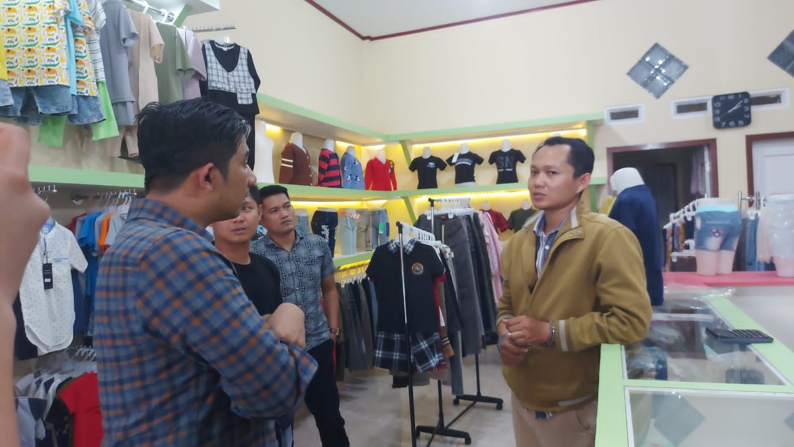 Seorang karyawan koperasi simpan pinjam yang berlokasi di Kabupaten Kepahiang, Bengkulu, RV 35, tersandung kasus penggelapan dana perusahaan hingga mencapai Rp 2,2 miliar./jack/