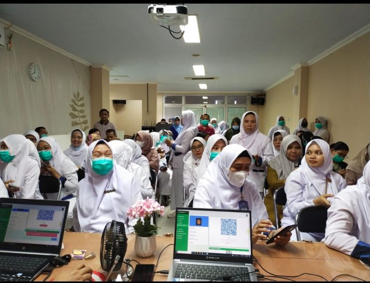 Suasana proses aktivasi KTP Digital di Lebak.