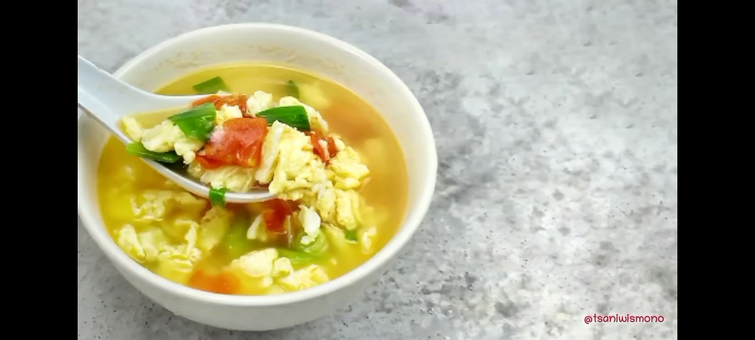 Simak resep dalam membuat sup telur yang cocok dan praktis untuk dijadikan santapan sahur pada Ramadhan 2023.