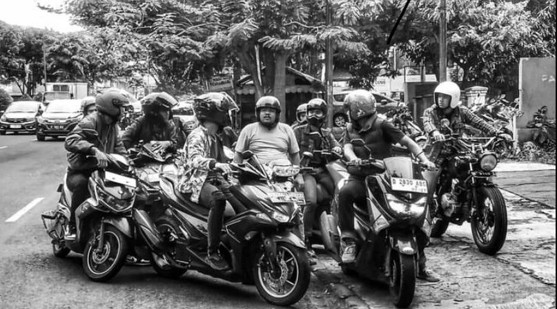 Didu yang dikepung musuh pada saat yang tepat berhasil diselamatkan oleh Cecep dan Kang Murad yang berbalik menghajar dan menggulung mereka hingga beberapa terkapar dan sisanya lari tunggang langgang.*  