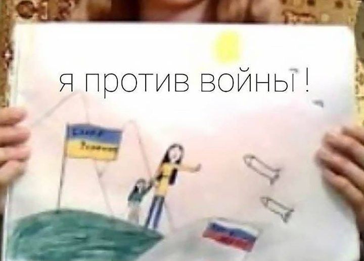 Pria Rusia yang ditangkap imbas gambar kartun antiperang yang dibuat anaknya belum lama ini, dikabarkan melarikan diri dari tahanan.
