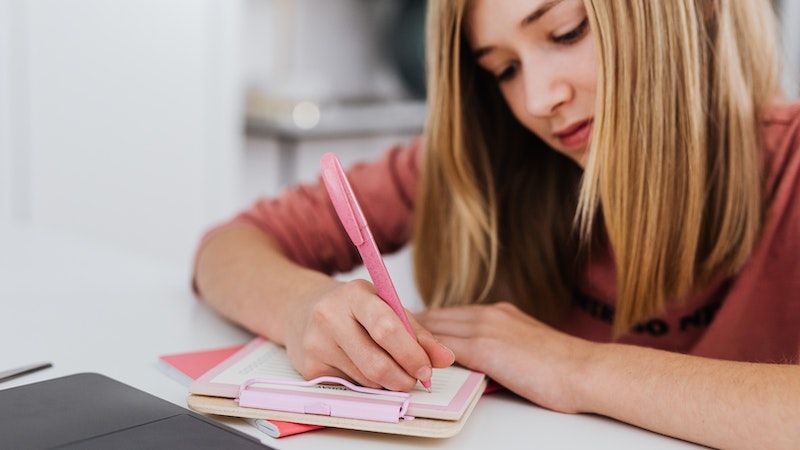 Pembahasan Soal Review Test: Last Weekend, I Visited My Pen Pals House