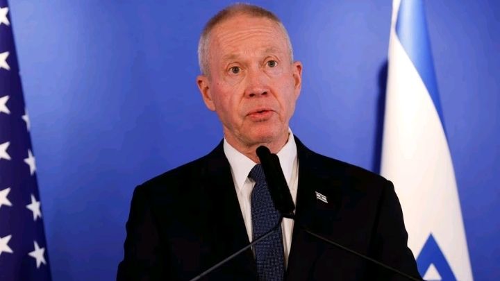 Menteri Pertahanan Israel Yoav Gallant menghadiri konferensi pers dengan Menteri Pertahanan AS Lloyd Austin di Bandara Ben Gurion di Lod, Israel, 9 Maret 2023.
