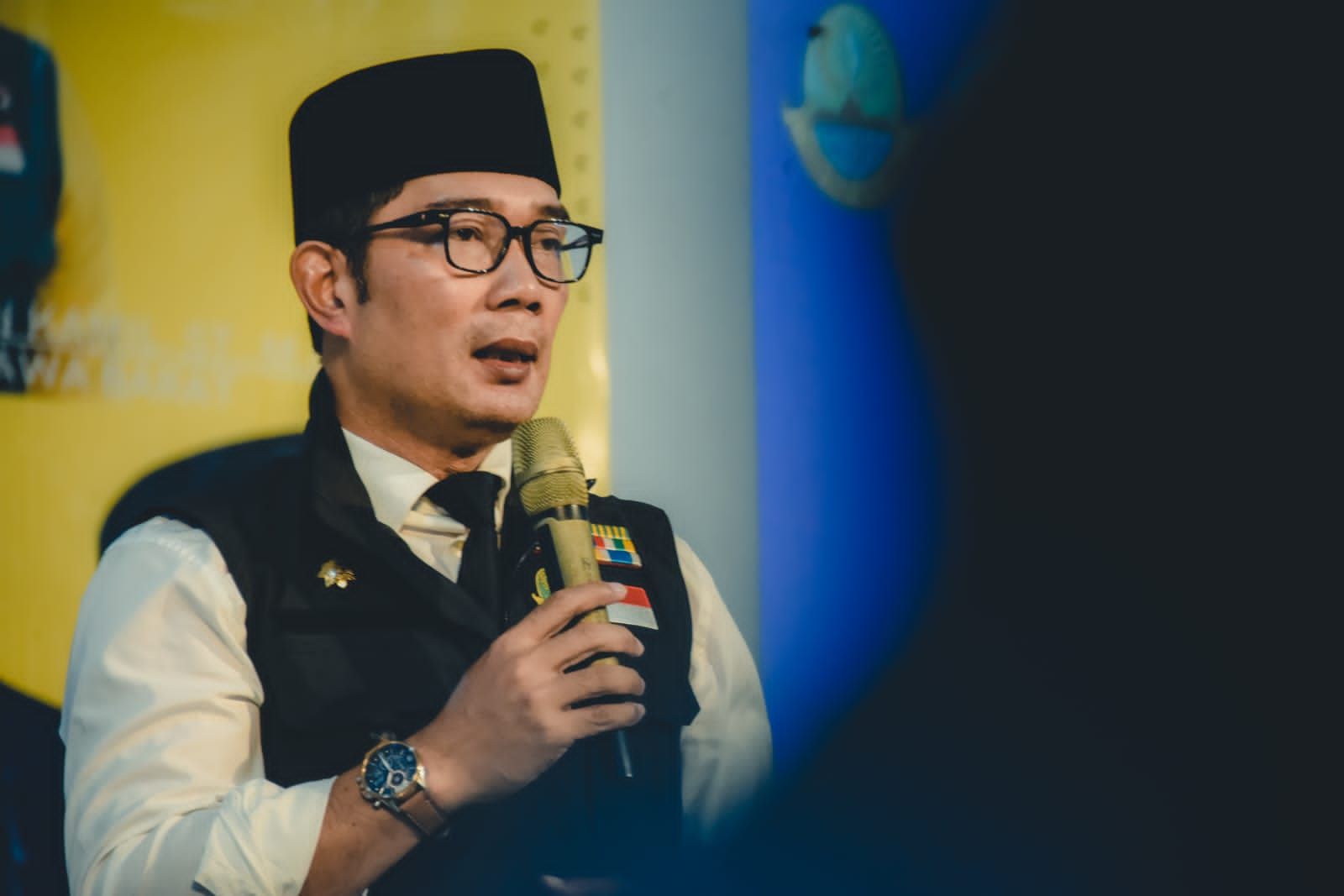Gubernur Jawa Barat Ridwan Kamil mengaku kecewa atas keputusan FIFA yang mencoret Indonesia sebagai tuan rumah Piala Dunia U20.