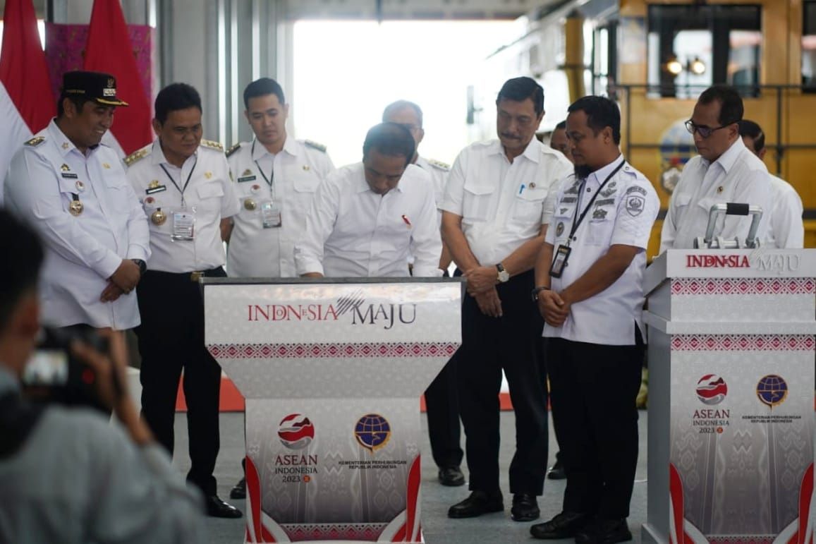 Presiden Jokowi Resmikan Pengoperasian Jalur Kereta Api Makassar-Parepare