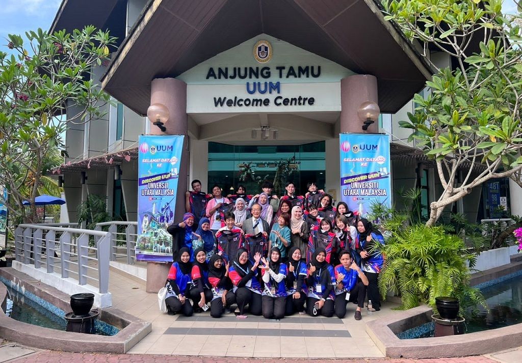 Empat mahasiswa Universitas Atma Jaya Yogyakarta (UAJY) mengikuti kegiatan Asian Cooperative Program (ACP) di Universiti Utara Malaysia (UUM) pada 12 - 22 Maret 2023 lalu. Foto: Humas UAJY