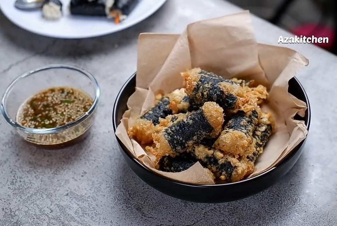 Resep Gimmari, ide cemilan gorengan Korea yang bisa jadi Menu Takjil Buka Puasa/Tangkapan Layar/YouTube AZA KITCHEN