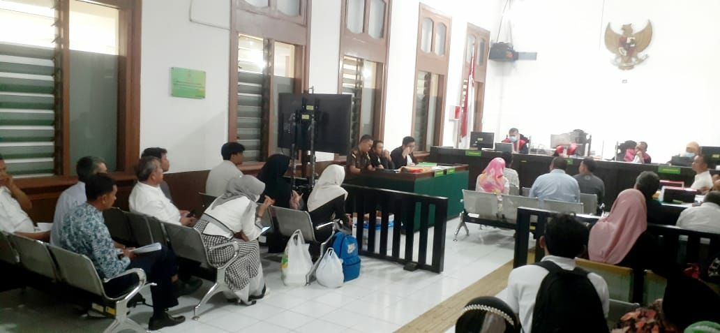 Sebanyak 4 orang saksi kembali dihadirkan oleh Jaksa Penuntut Umum terkait Kasus dugaan korupsi peningkatan jalan Keboncau -Kudangwangi tahun 2019 pada Dinas PUTR Kabupaten Sumedang di ruang sidang III Pengadilan Negeri Tipikor Bandung. 