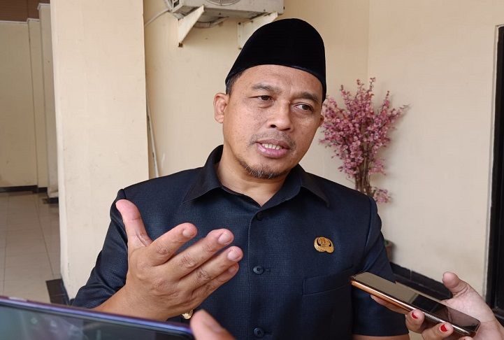 Wakil Wali Kota Cilegon Sanuji Pentamarta saat memberikan keterangan kepada awak media terkait sosok Penjabat atau Pj Gubernur Banten selanjutnya.