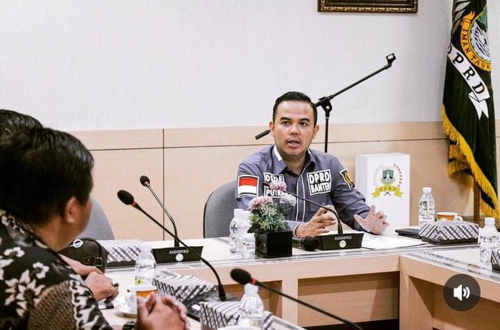 Fraksi PAN DPRD Banten Dede Rohana yang akan menyisir nama Calon Pj Gubernur Banten/Tangkapan Layar/Instagram dewan_viral