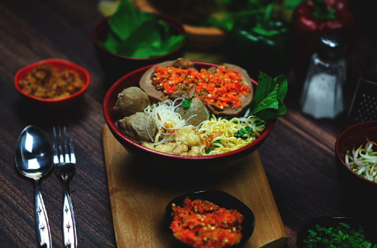 Ilustrasi Bakso. Surga Bakso di Bandung! 6 Warung Ini Punya Rasa Unik dan Mie yang Mantap, PENTOLNYA BIKIN GEMES!/Tangkapan Layar/Pixabay.com @ChanFactory