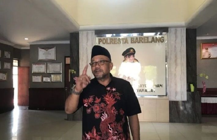 Mantan Wali Kota Tanjungpinang Lis Darmansyah usai pemeriksaan oleh KPK di Polresta Barelang, Kamis (30/3/2023). ANTARA/Yude