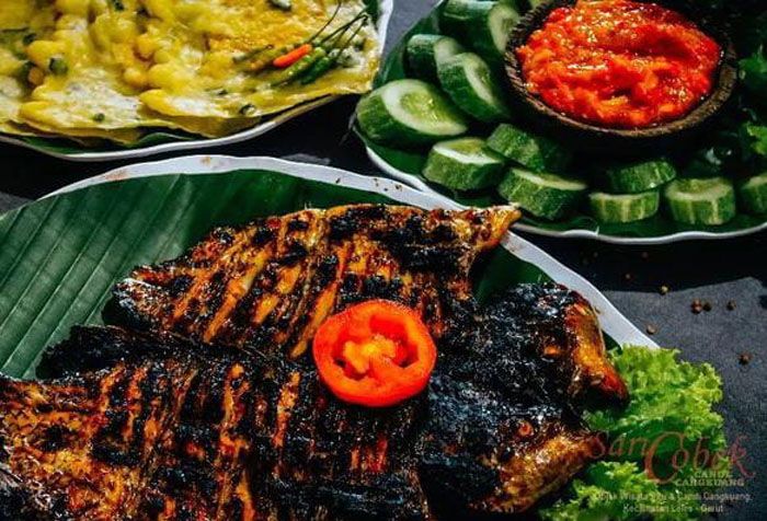 Aneka sajian masakan khas Sunda yang cocok dinikmati saat berbuka puasa di tempat wisata kuliner RM Sari Cobek Cangkuang, Garut.