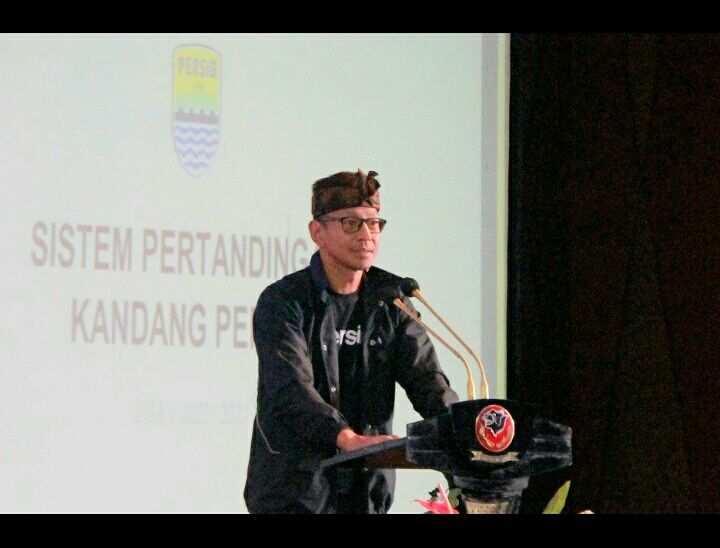 Direktur PT PERSIB Bandung Bermartabat (PT PBB) , Teddy Tjahjono, memberikan pernyataan resmi Persib atas kejadian pembatalan Indonesia sebagai tuan rumah Piala Dunia U20.