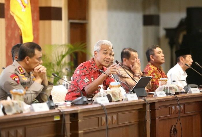 Gubernur Jateng Ganjar Pranowo memimpin rapat Forkopimda Provinsi Jateng, Jumat 31 Maret 2023.