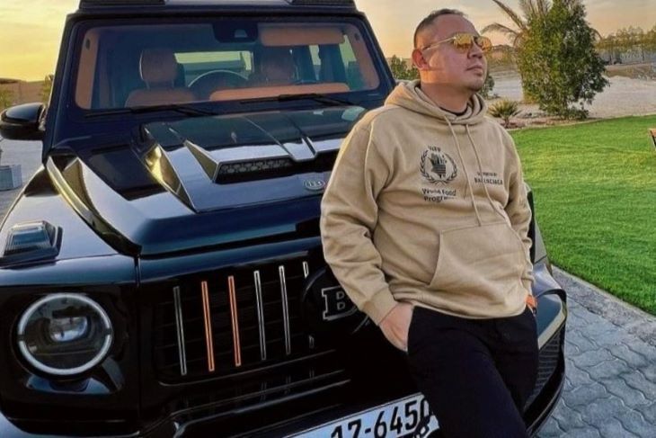 Crazy Rich Surabaya Dinar Wahyu Saptian Dyfrig alias Wahyu Kenzo telah ditetapkan sebagai tersangka  sejumlah aset pribadi miliknya disita  tim penyidik Direktorat Tindak Pidana Ekonomi dan Khusus Bareskrim Polri.