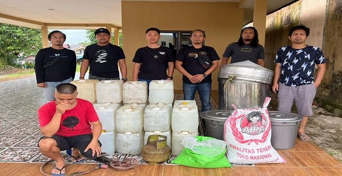 Tim Buser Polresta Pangkalpinang Amankan pemilik rumah produksi arak ilegal di Kerabut Pangkalpinang