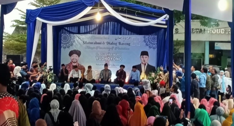 Haol Akbar di Ponpes Roudlotul Ulum, Kampung Cisasawi, Desa Cihanjuang, Parongpong, Kab. Bandung Barat, Kemis, 30 Maret 2023, ngadu'akeun paraahli kubur karuhun Cihanjuang.*