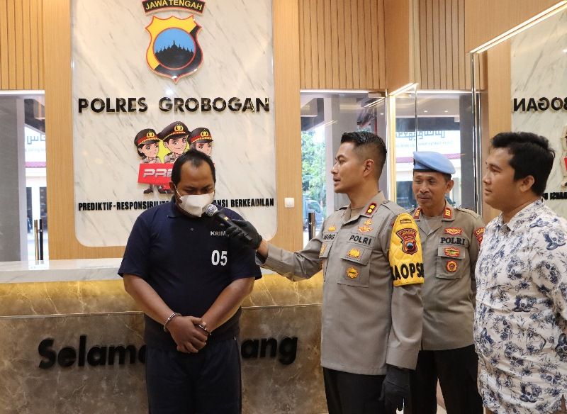 Kapolres Grobogan AKBP Dedy Anung Kurniawan memeriksa pelaku pencurian sepeda motor di tempat kos Kampung Jetis, Kelurahan Purwodadi, Grobogan.