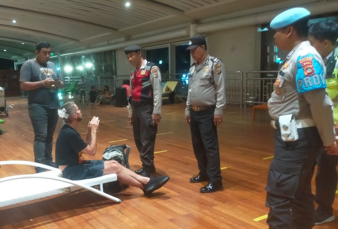 Seorang Warga Negara Asing (WNA) asal Amerika Serikat berinisal SC diamankan petugas Polres Kawasan Bandara I Gusti Ngurah Rai.