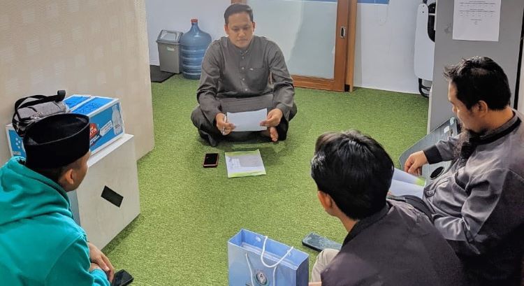 Panitia  kegiatan Mukhoyyam (berkemah) untuk memperdalam Al-Quran di bulan suci Ramahdan 1444 H/2023 M atas kerja sama  Yayasan Pendidikan Islam Al-Multazam HK Kecamatan Jalaksana bekerja sama dengan DKM Syiaruyl Islam Kuningan, kini tengah mepersiapkan berbagai kelengkapan, Jumat 31 Maret 2023..