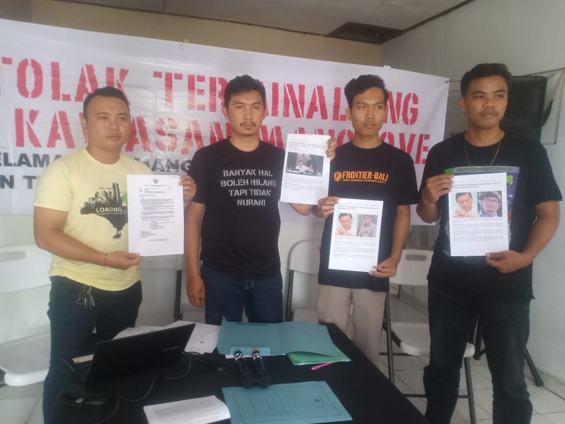 Tiga LSM di Bali mengadakan konferensi pers terkait ditolaknya Terminal LNG di Sidakarya, Denpasar oleh Luhut.