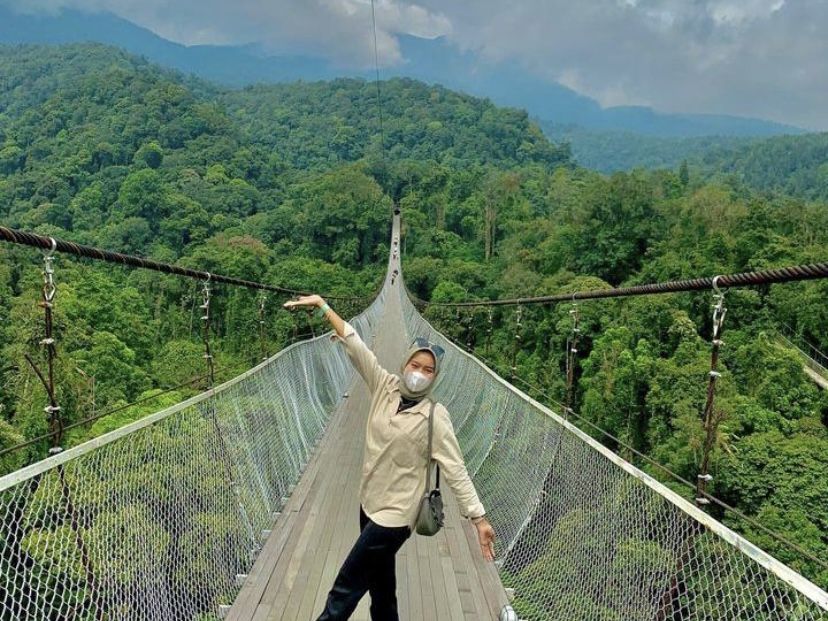 Jembatan Gantung Situ Gunung /Instagram/@heraapriliani_13